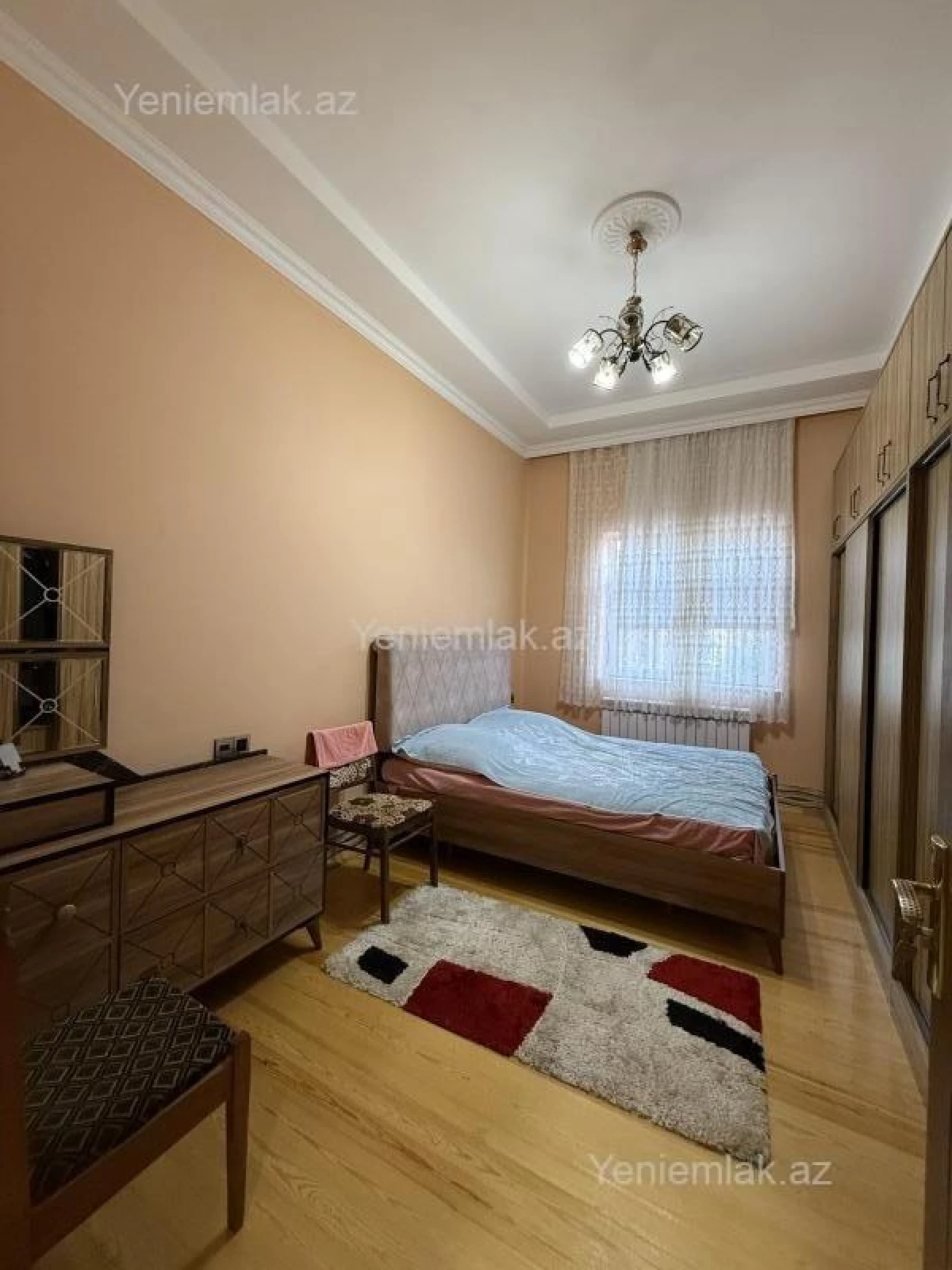 Satılır 7 otaqlı həyət evi 300 m²