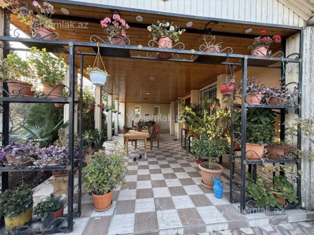 Satılır 7 otaqlı həyət evi 300 m²