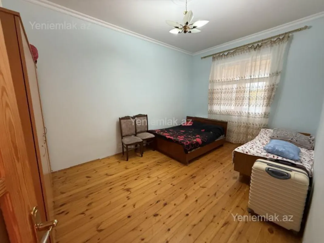 Satılır 7 otaqlı həyət evi 300 m²