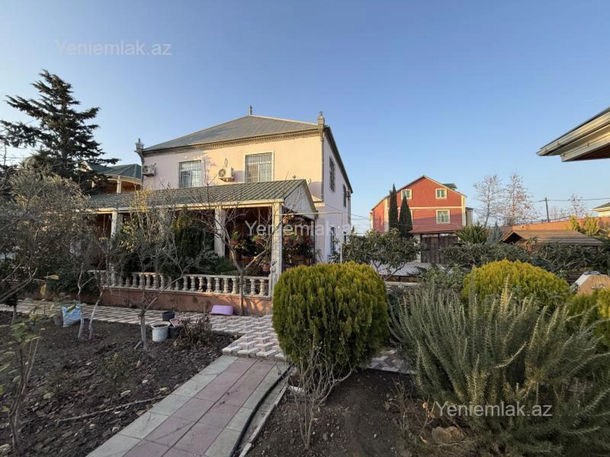 Satılır 7 otaqlı həyət evi 300 m²