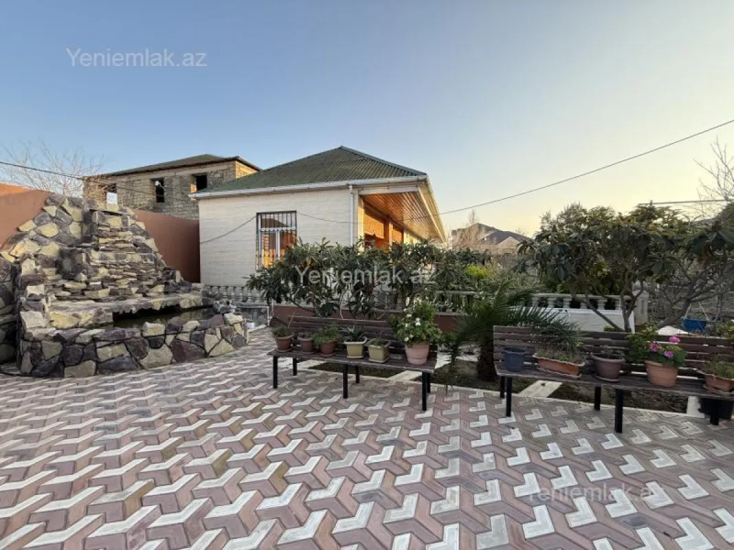 Satılır 7 otaqlı həyət evi 300 m²