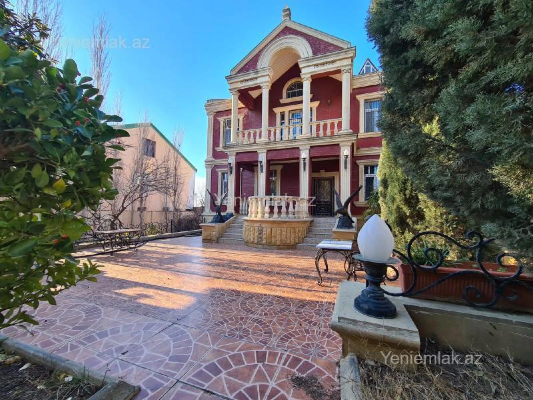 Satılır 5 otaqlı həyət evi 500 m²