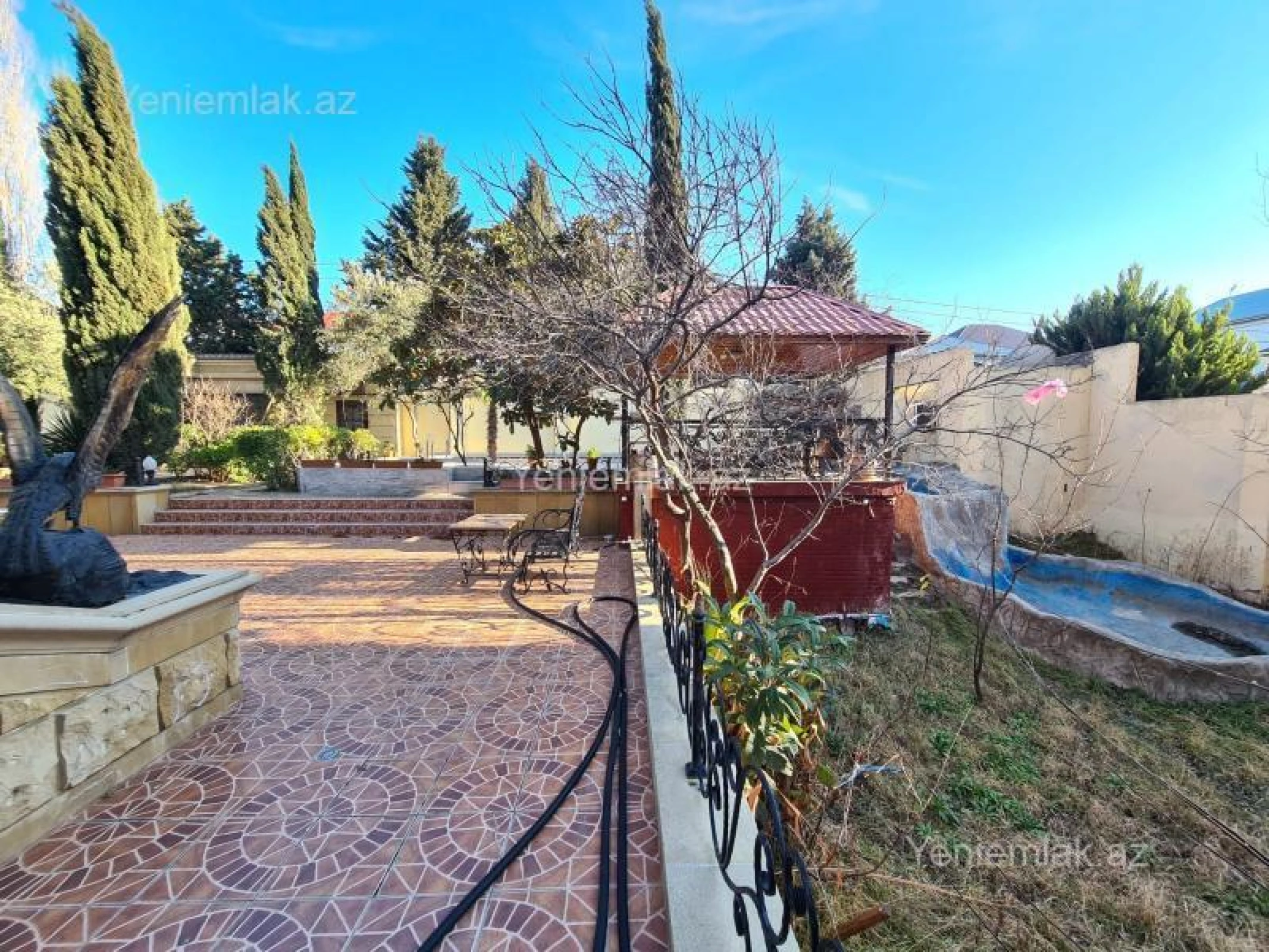 Satılır 5 otaqlı həyət evi 500 m²