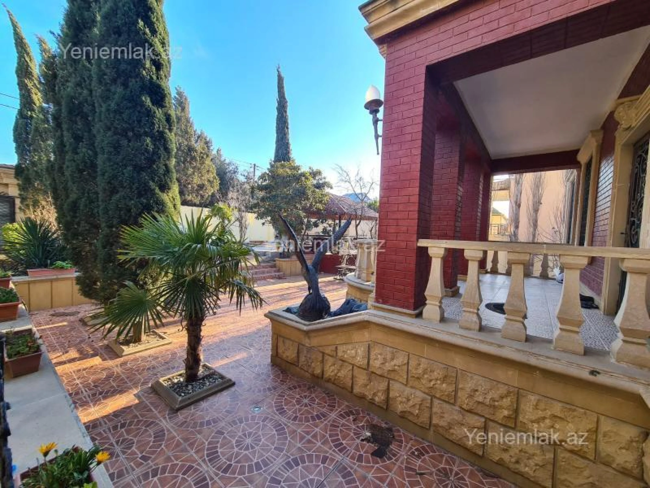 Satılır 5 otaqlı həyət evi 500 m²