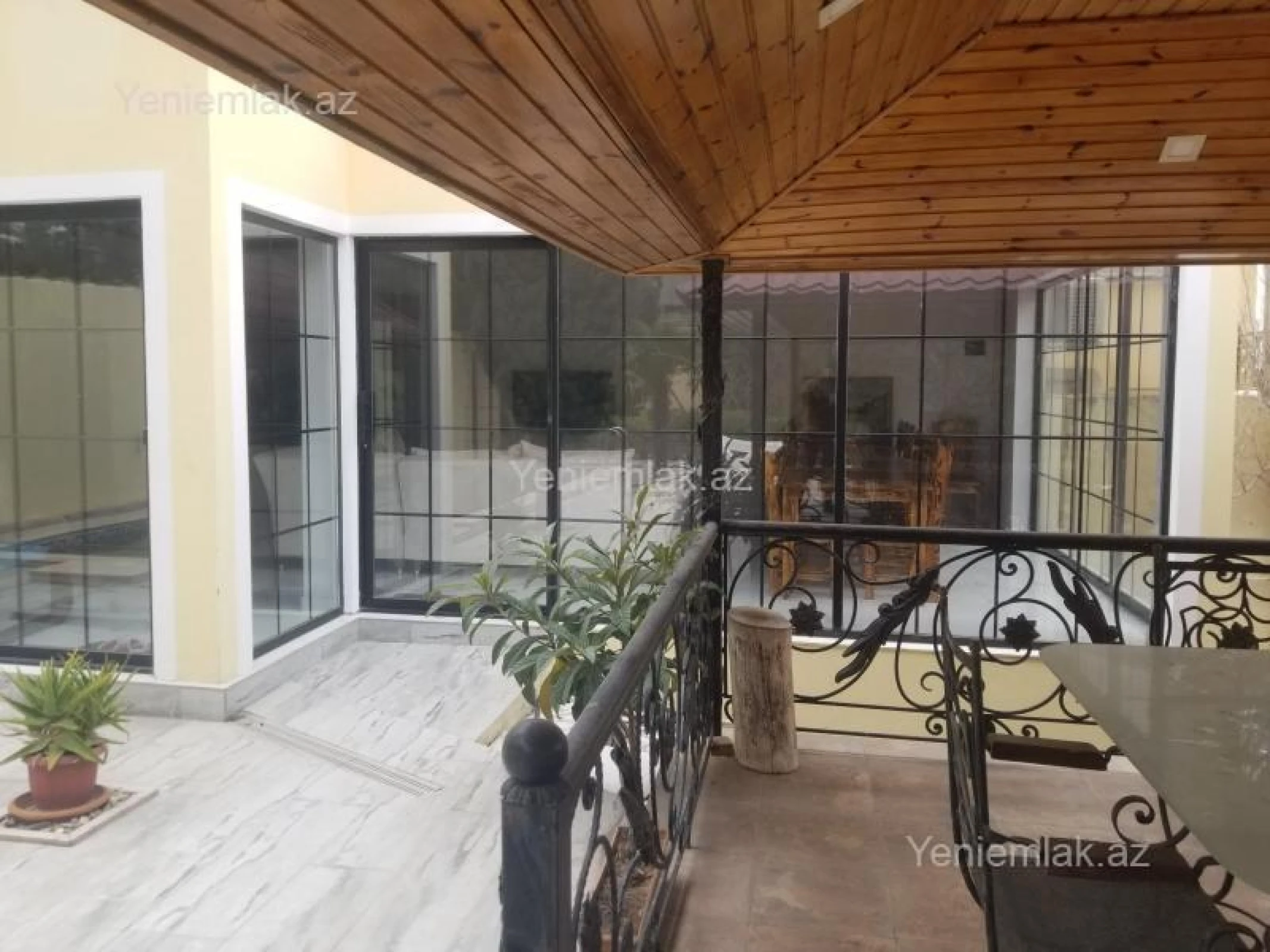 Satılır 5 otaqlı həyət evi 500 m²
