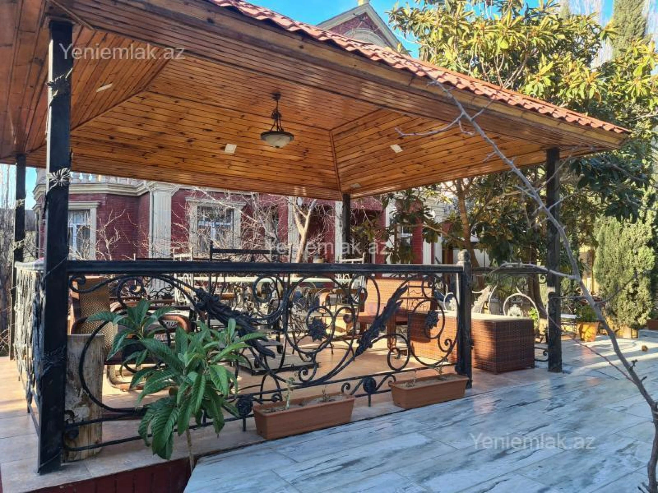 Satılır 5 otaqlı həyət evi 500 m²