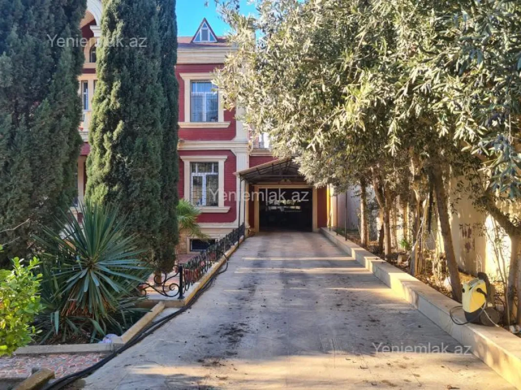 Satılır 5 otaqlı həyət evi 500 m²