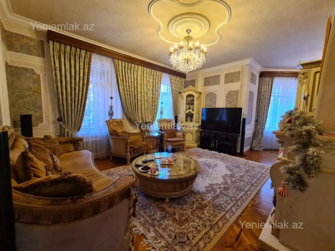 Satılır 5 otaqlı həyət evi 500 m²