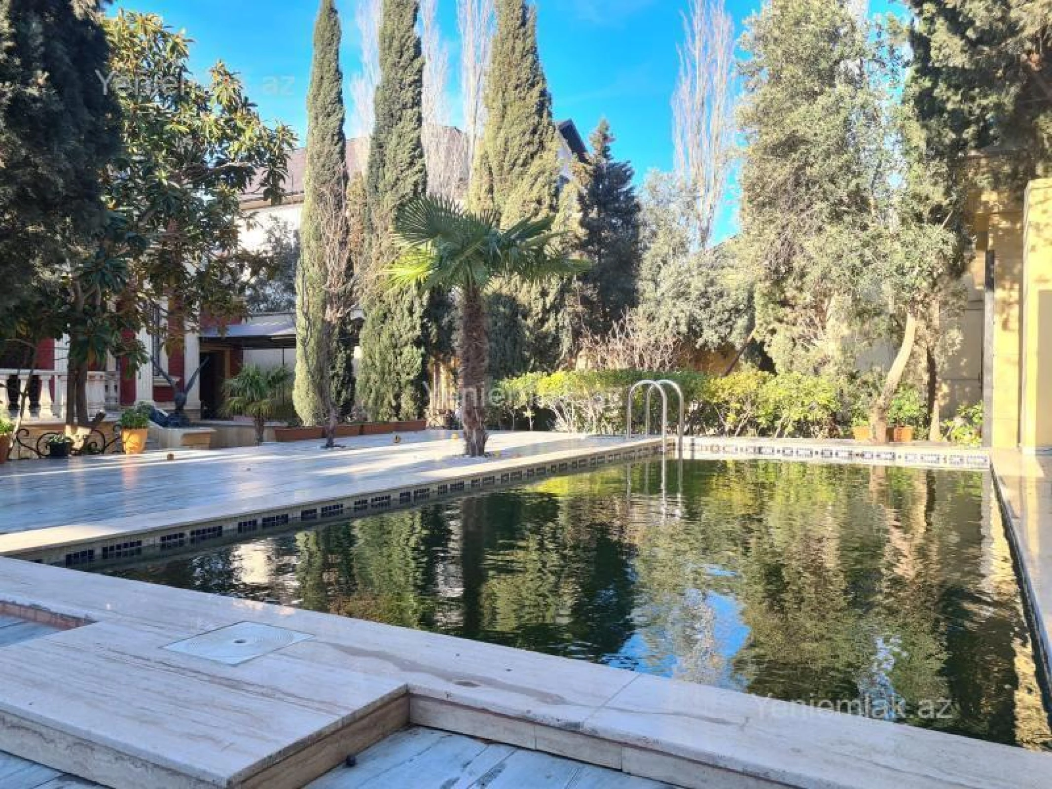 Satılır 5 otaqlı həyət evi 500 m²