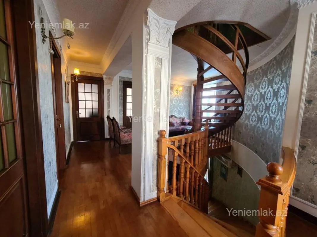 Satılır 5 otaqlı həyət evi 500 m²