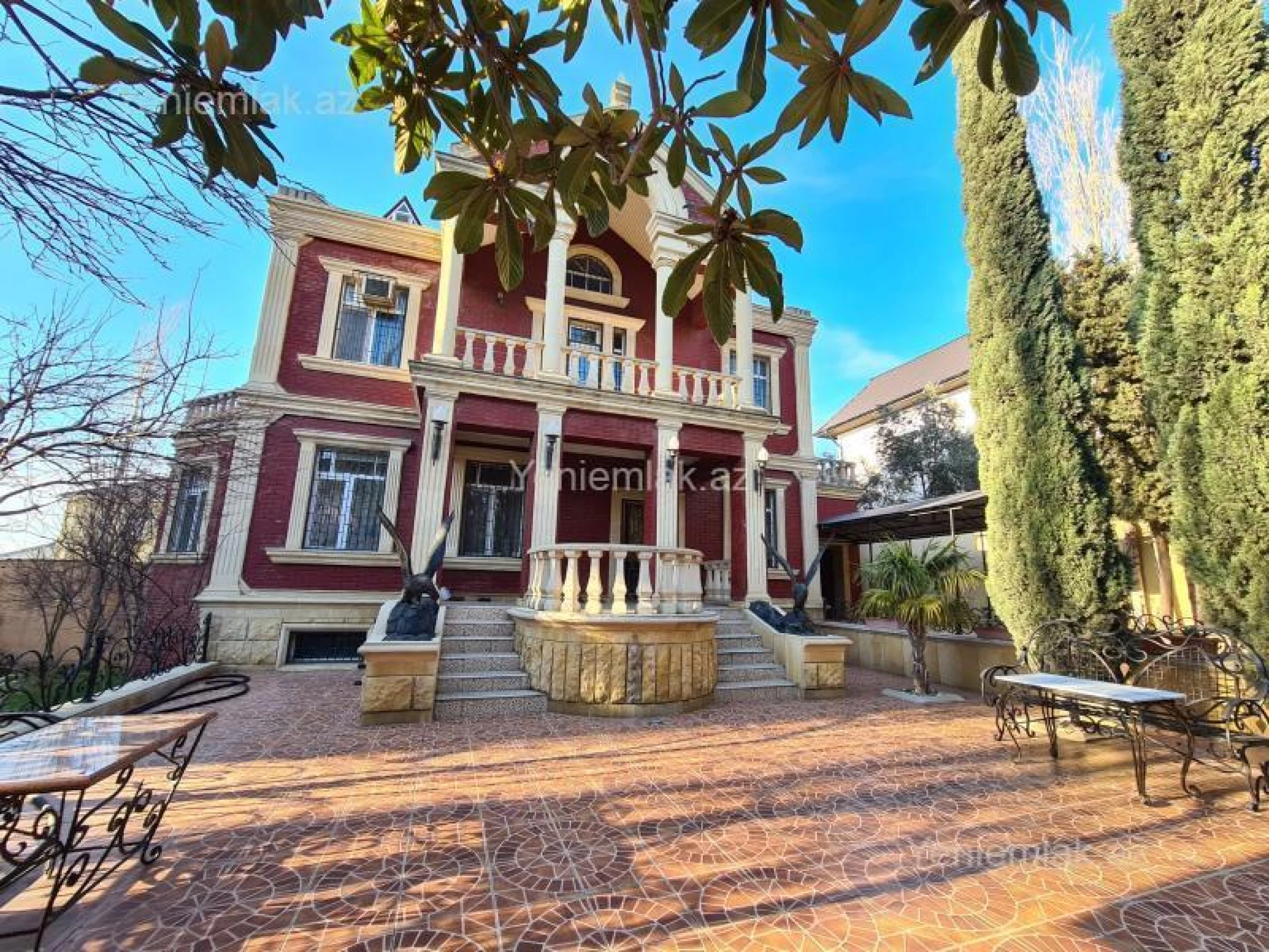 Satılır 5 otaqlı həyət evi 500 m²