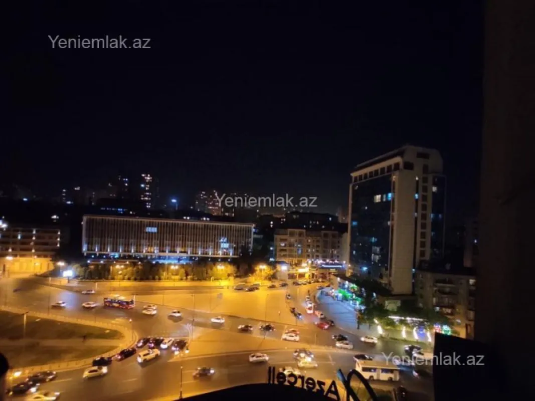 Satılır 3 otaqlı yeni tikili 180 m²