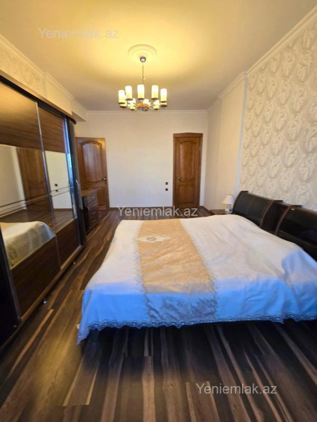 Satılır 3 otaqlı yeni tikili 180 m²
