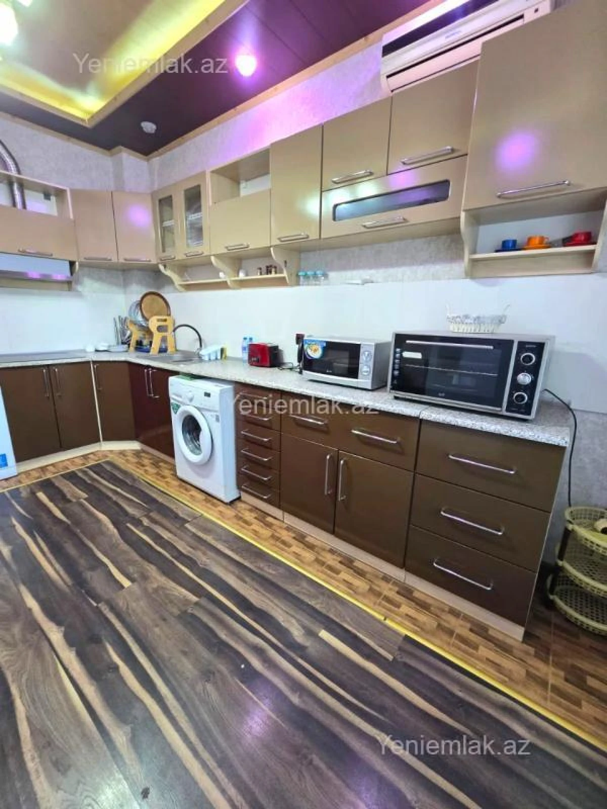 Satılır 3 otaqlı yeni tikili 180 m²