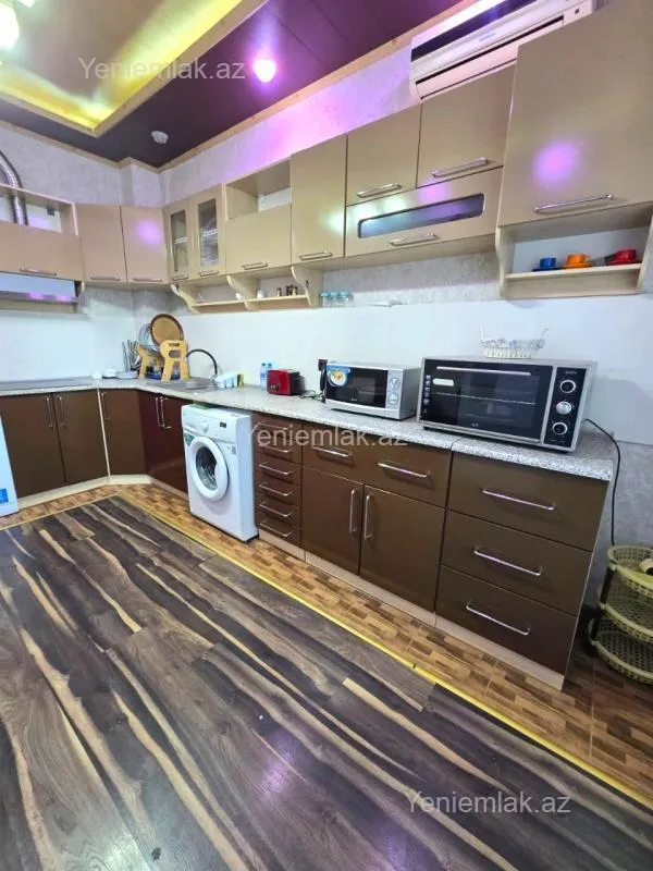 Satılır 3 otaqlı yeni tikili 180 m²