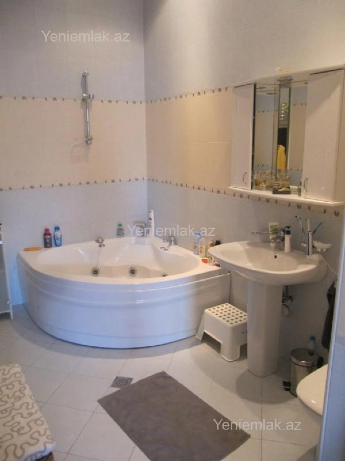 Satılır 6 otaqlı həyət evi 500 m²