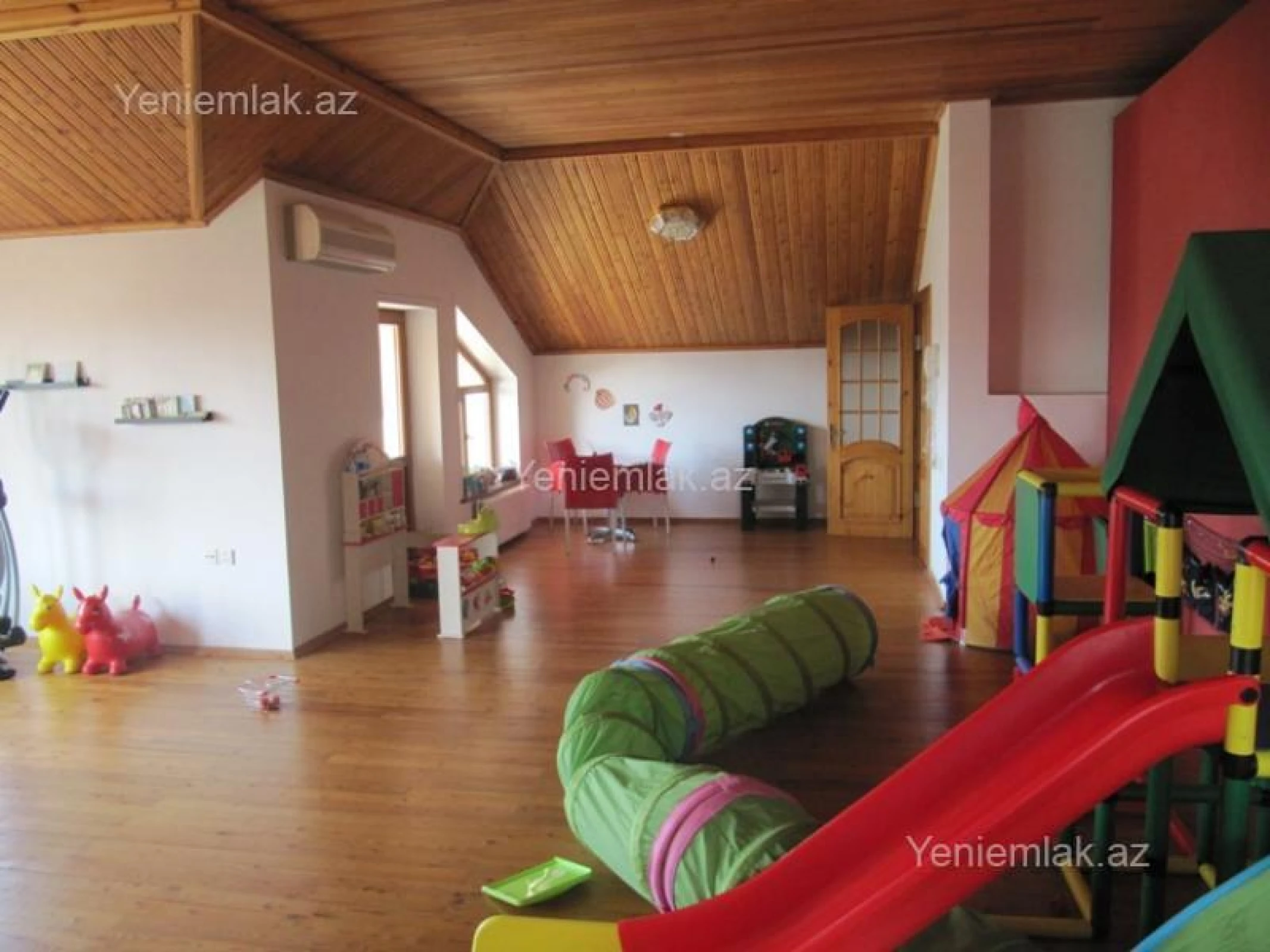 Satılır 6 otaqlı həyət evi 500 m²