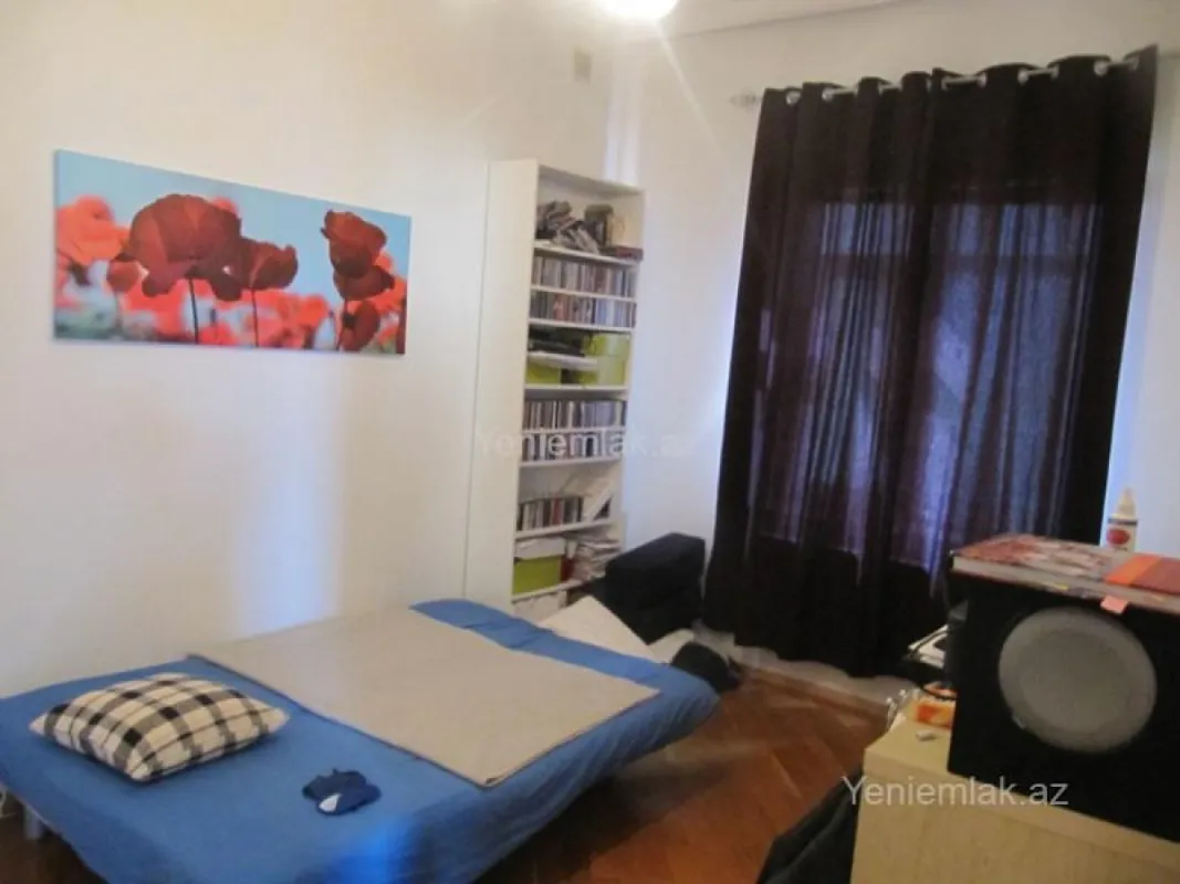 Satılır 6 otaqlı həyət evi 500 m²