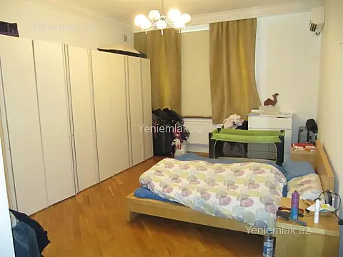 Satılır 6 otaqlı həyət evi 500 m²