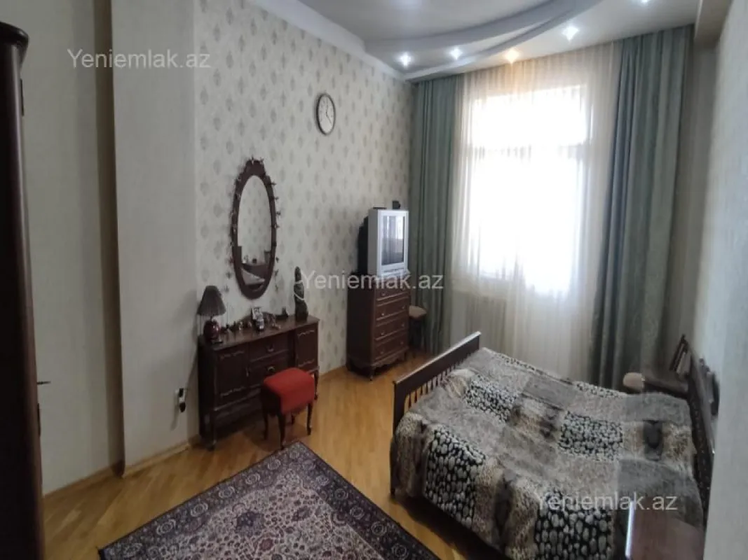 Satılır 4 otaqlı yeni tikili 210 m²