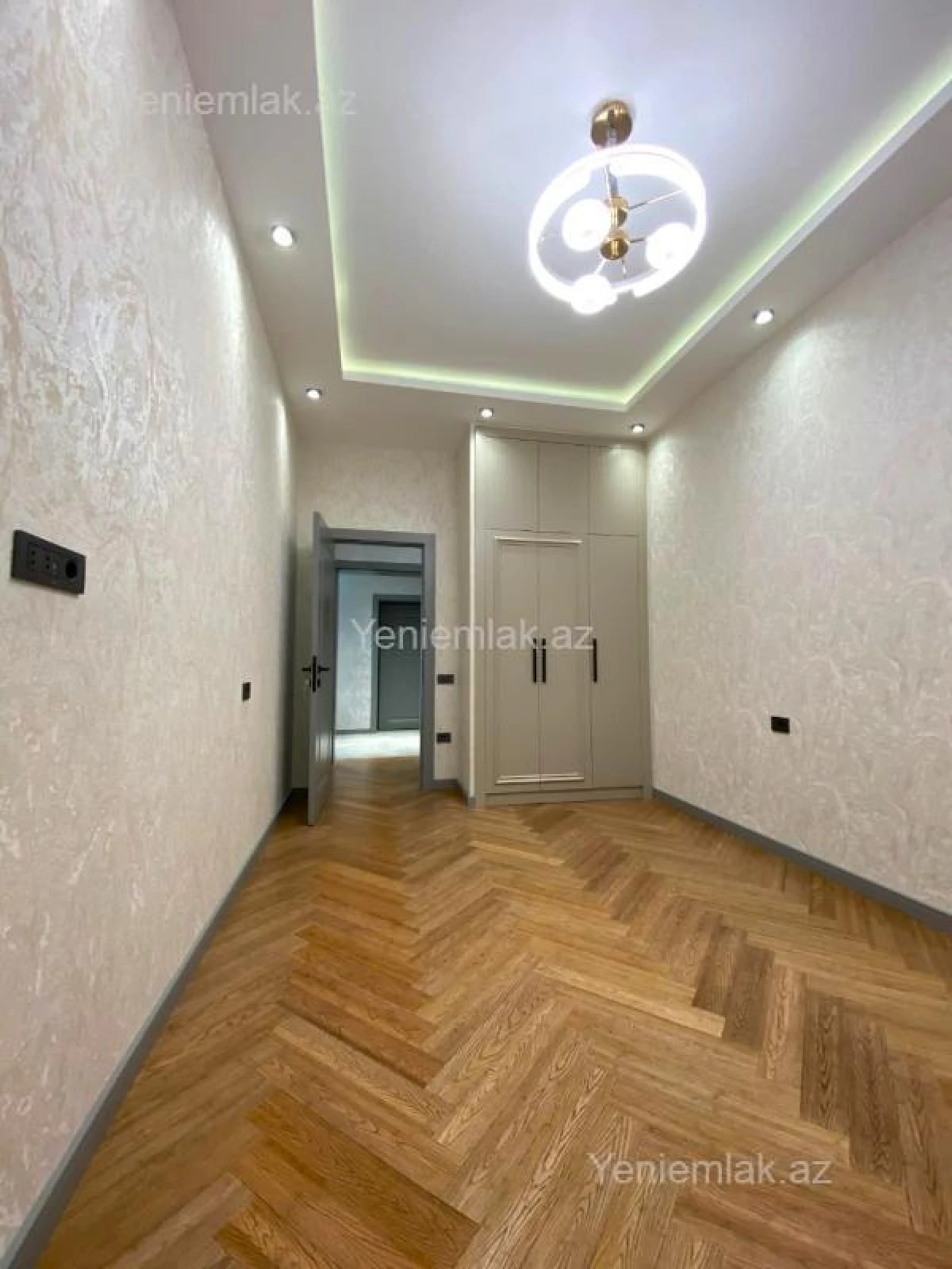 Satılır 2 otaqlı yeni tikili 70 m²