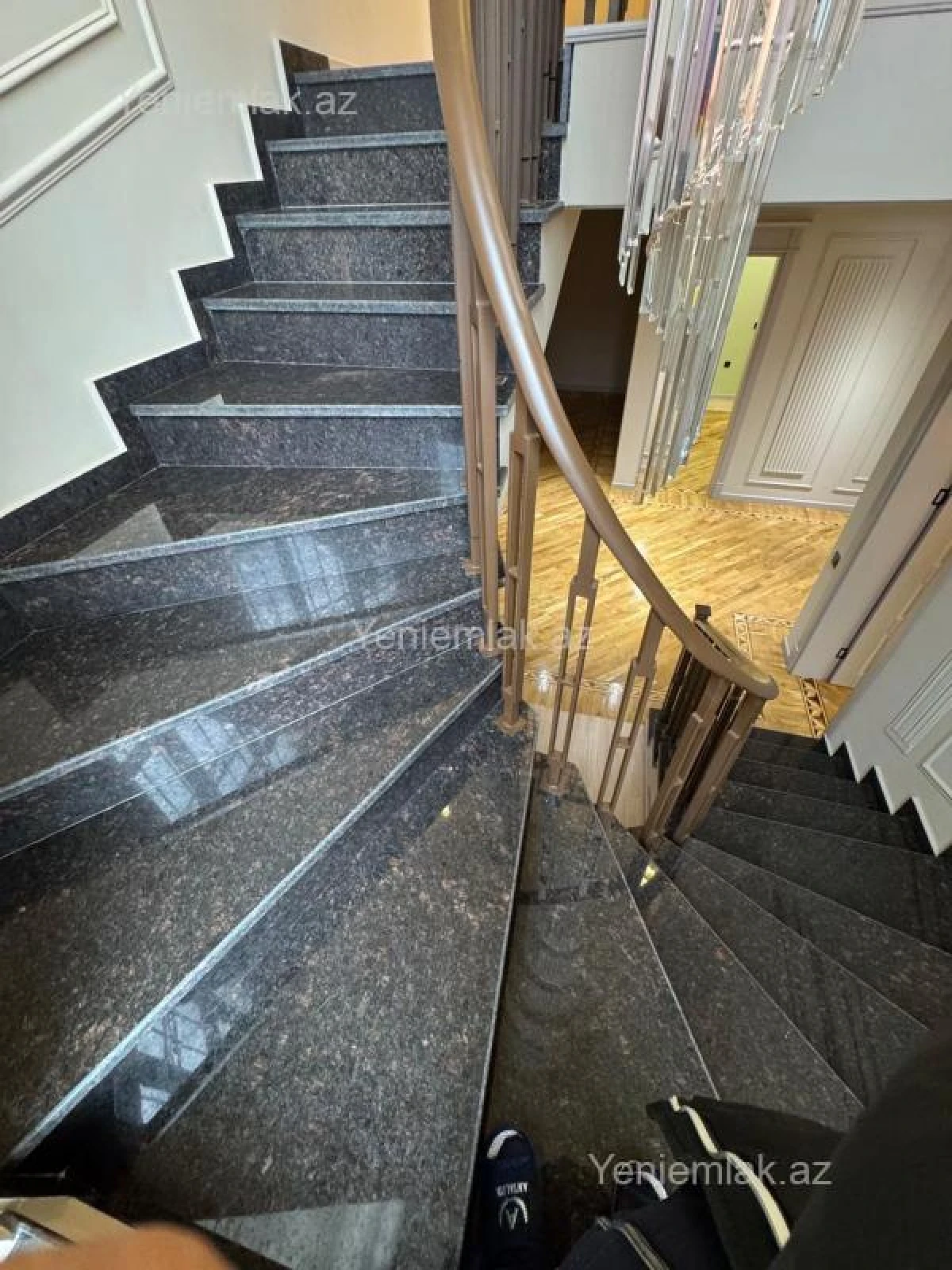 Satılır 6 otaqlı həyət evi 333 m²