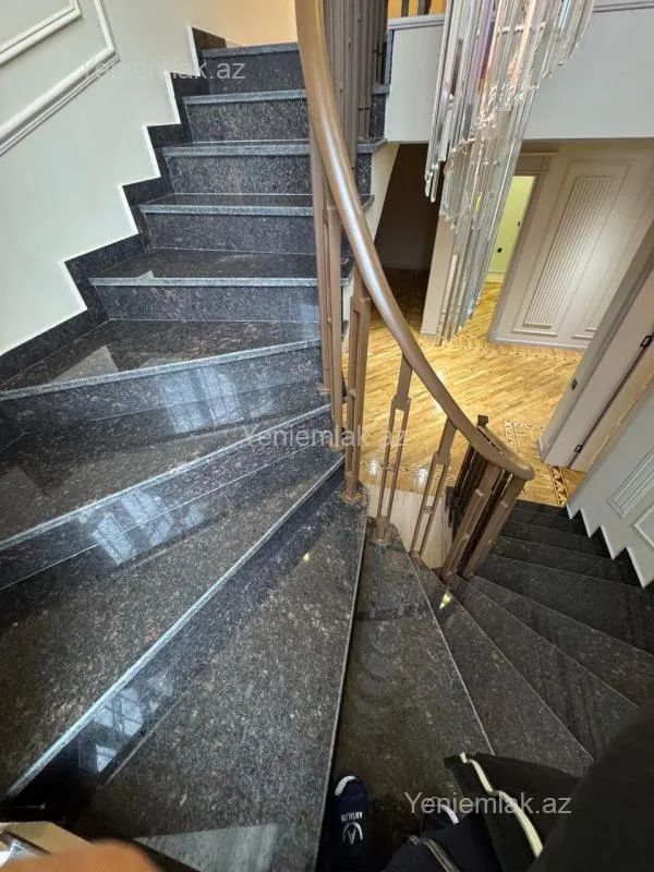 Satılır 6 otaqlı həyət evi 333 m²