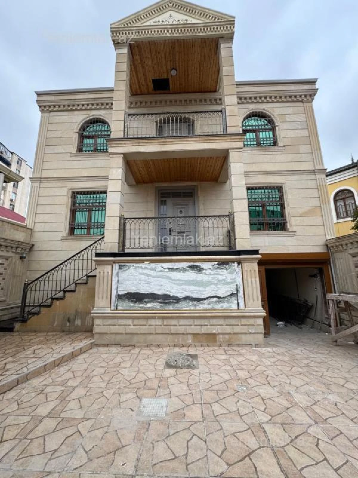 Satılır 6 otaqlı həyət evi 333 m²