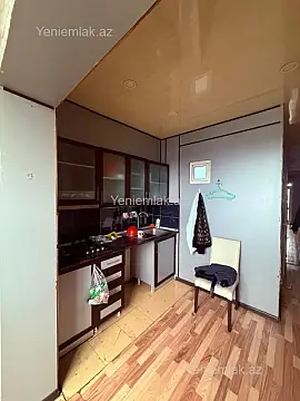 Satılır 4 otaqlı köhnə tikili 105 m²