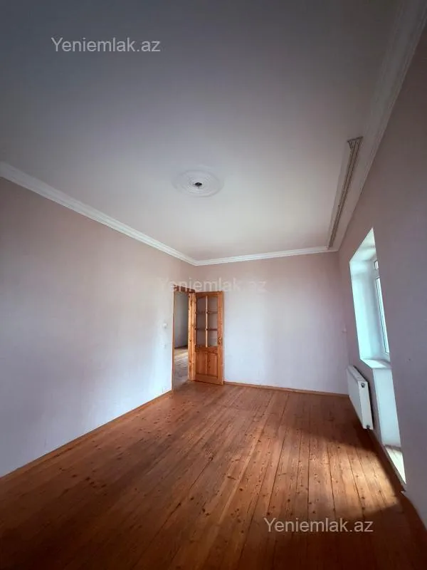 Satılır 4 otaqlı köhnə tikili 105 m²
