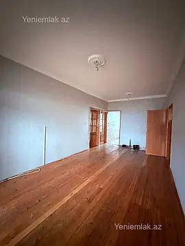Satılır 4 otaqlı köhnə tikili 105 m²