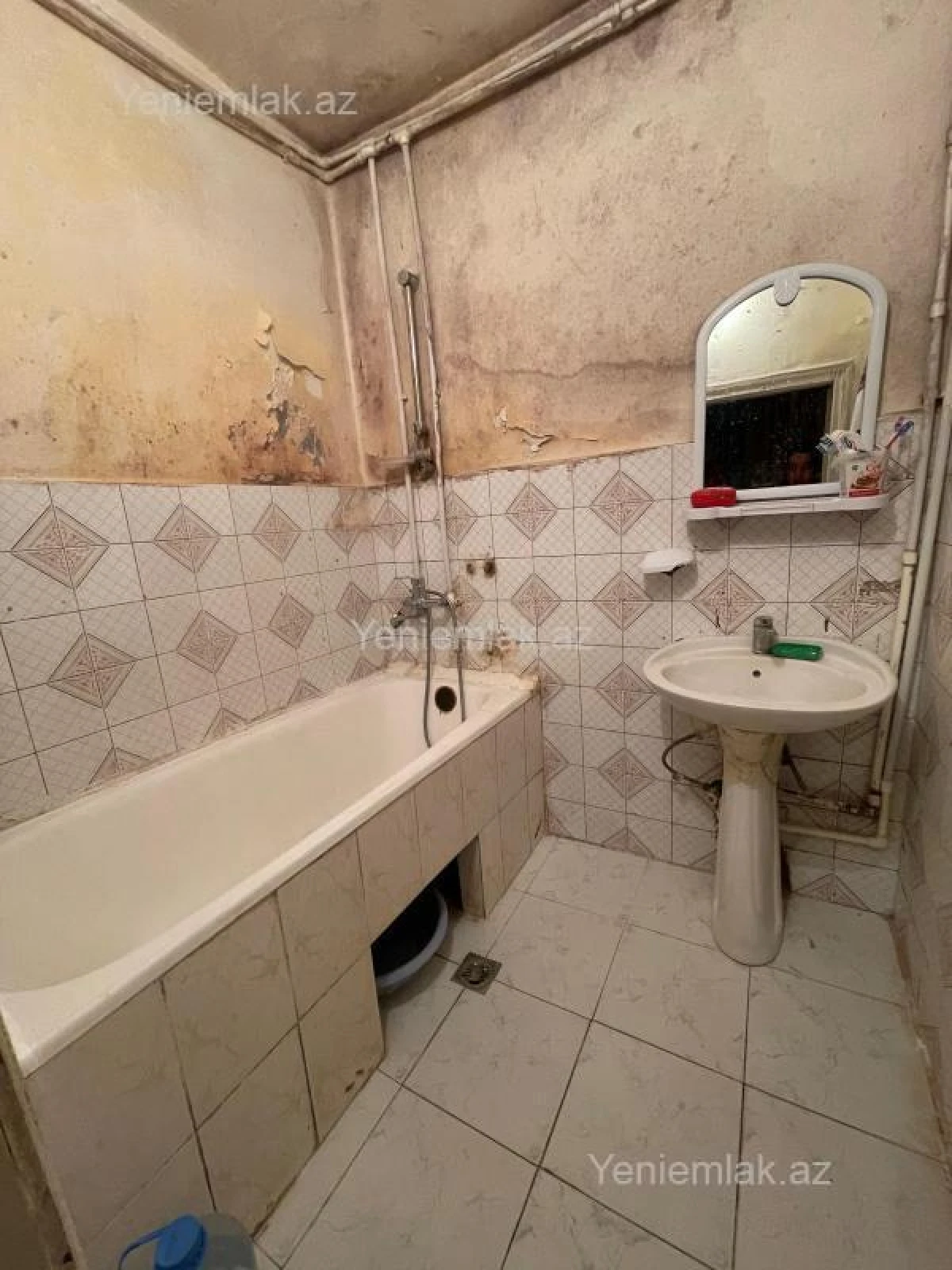 Satılır 3 otaqlı köhnə tikili 85 m²