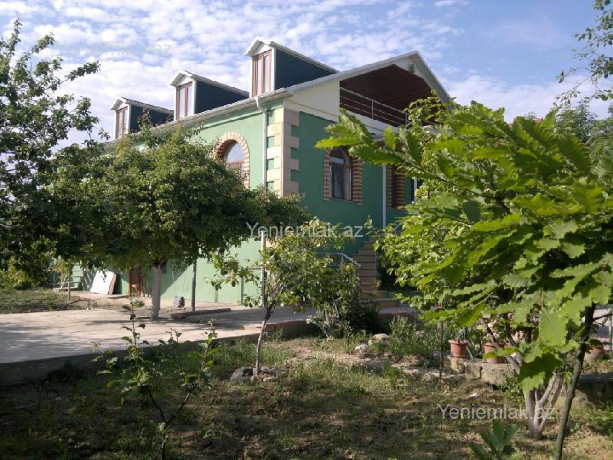 Satılır 6 otaqlı həyət evi 176 m²