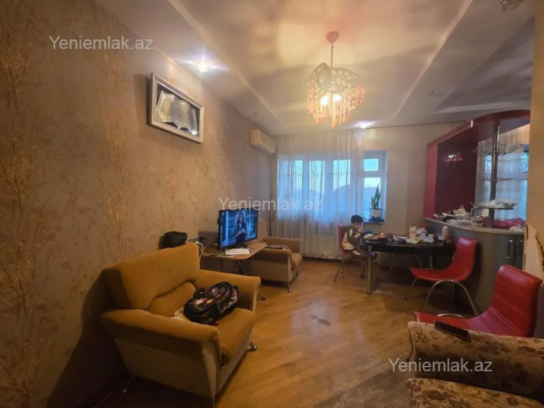 Satılır 4 otaqlı köhnə tikili 85 m²
