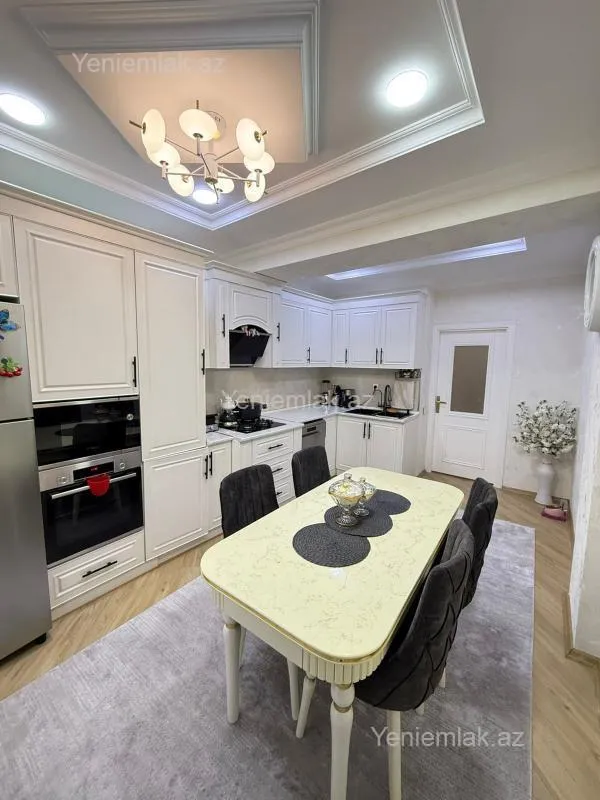 Satılır 3 otaqlı yeni tikili 130 m²