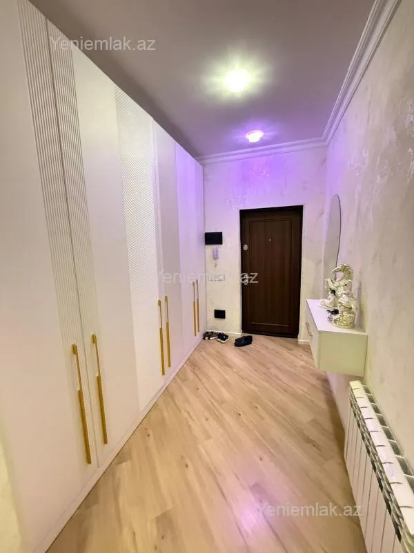 Satılır 3 otaqlı yeni tikili 130 m²