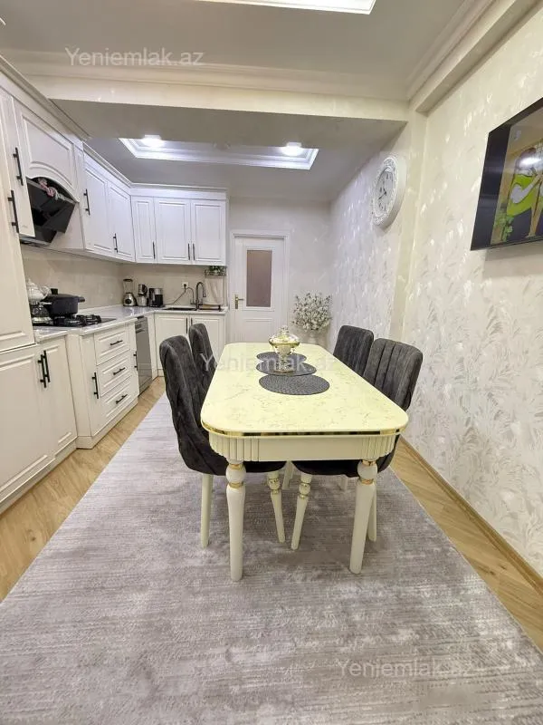 Satılır 3 otaqlı yeni tikili 130 m²