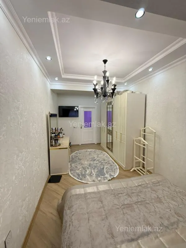 Satılır 3 otaqlı yeni tikili 130 m²