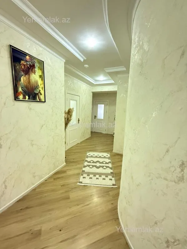 Satılır 3 otaqlı yeni tikili 130 m²