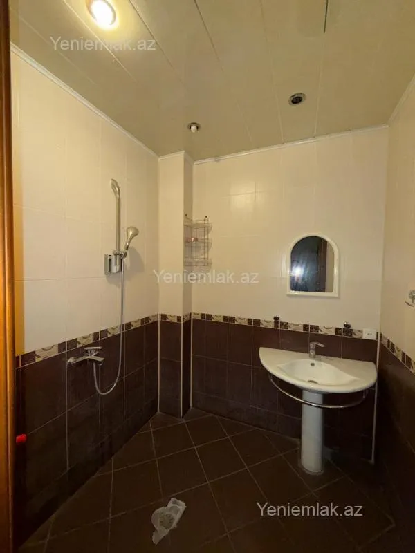 Satılır 3 otaqlı yeni tikili 135 m²