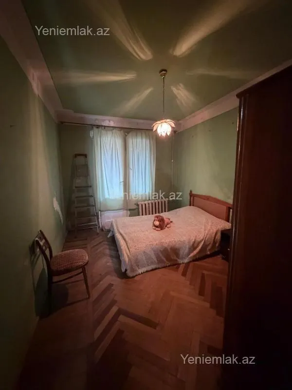 Satılır 5 otaqlı köhnə tikili 120 m²