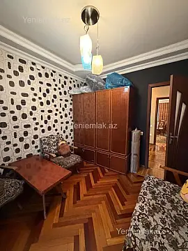 Satılır 5 otaqlı köhnə tikili 120 m²