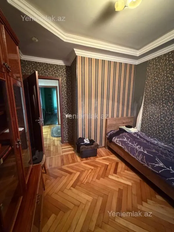 Satılır 5 otaqlı köhnə tikili 120 m²