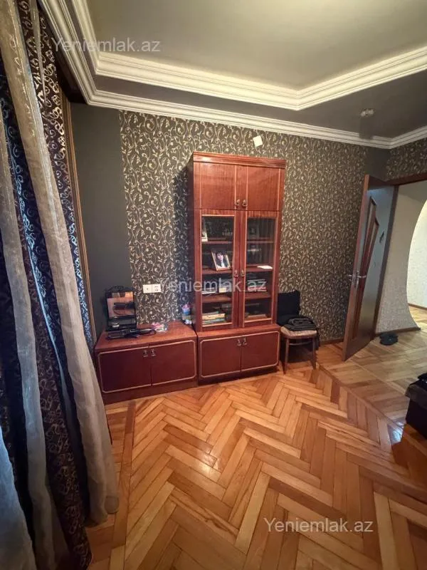 Satılır 5 otaqlı köhnə tikili 120 m²