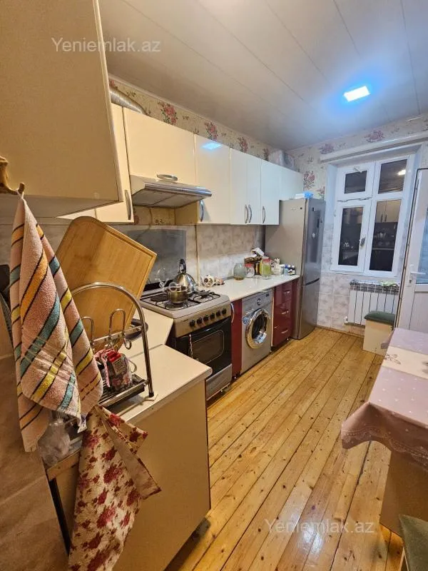 Satılır 3 otaqlı köhnə tikili 72 m²