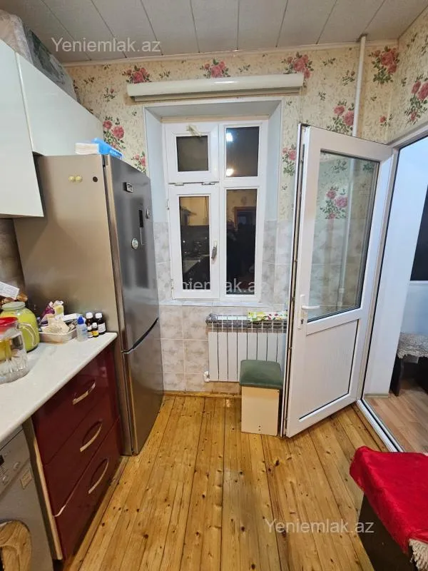 Satılır 3 otaqlı köhnə tikili 72 m²