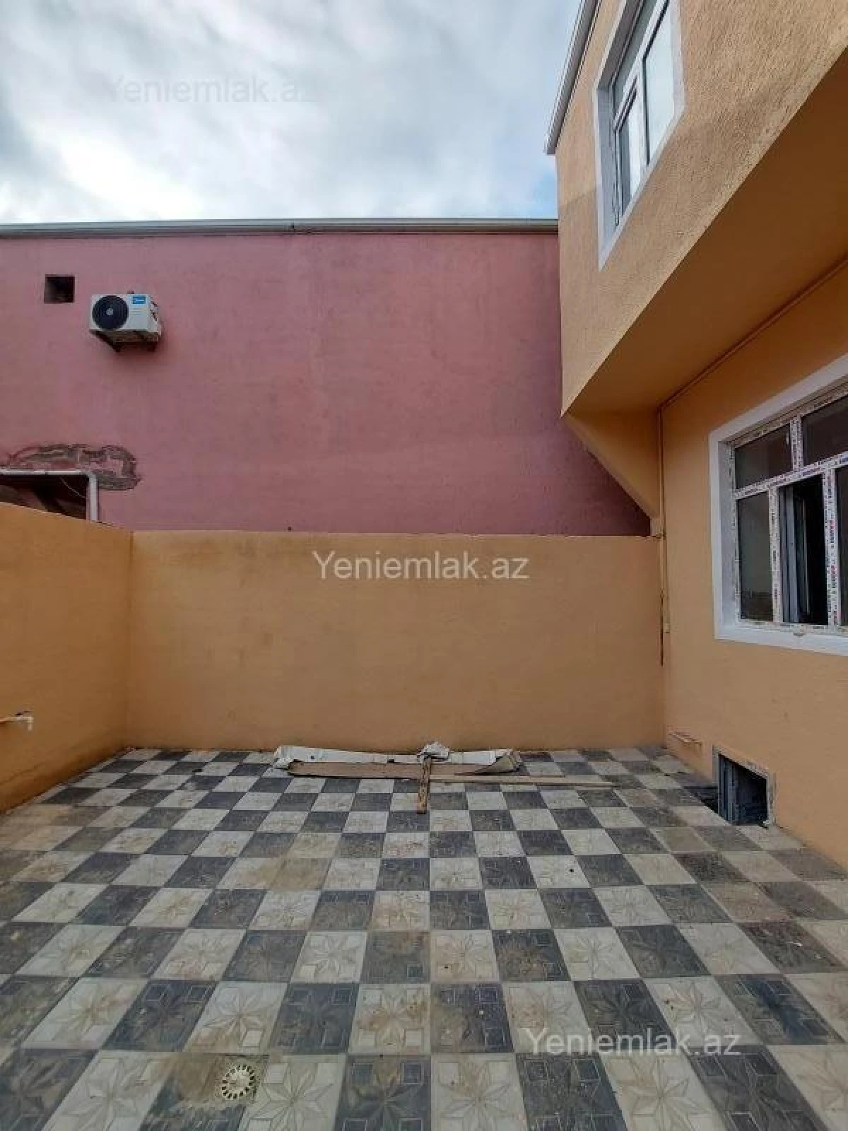 Satılır 4 otaqlı həyət evi 120 m²