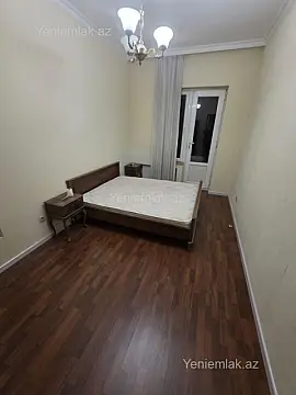 Satılır 3 otaqlı köhnə tikili 100 m²