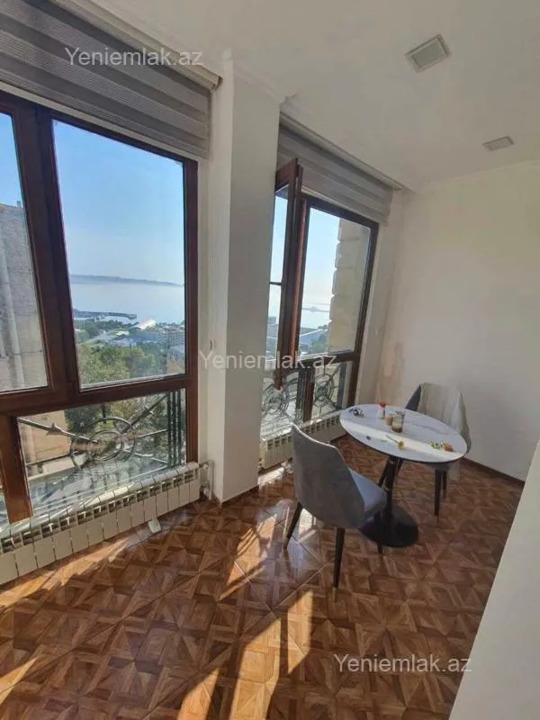 Satılır 3 otaqlı köhnə tikili 100 m²