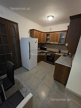 Satılır 3 otaqlı köhnə tikili 100 m²